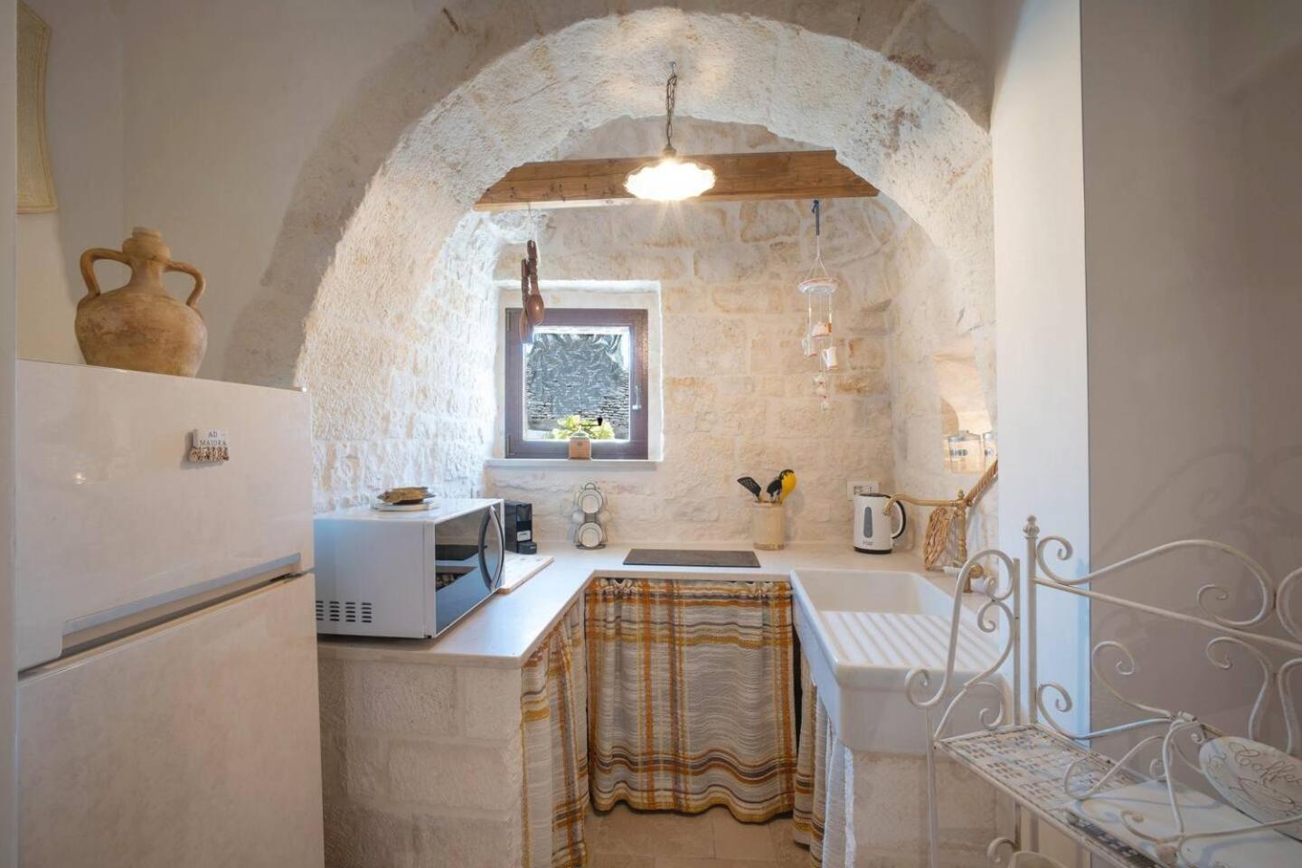 Valle D'itria Trulli E Alcova Mikael